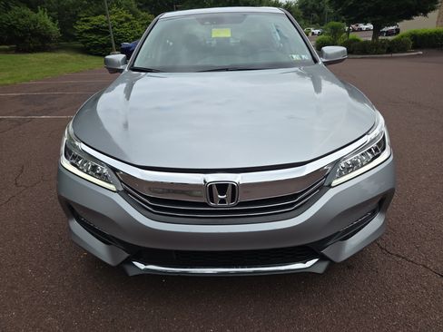 Used 2017 Honda Accord Touring image 8