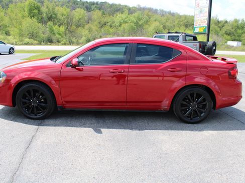 Used 2013 Dodge Avenger SXT w/ Blacktop Pkg FWD image 2