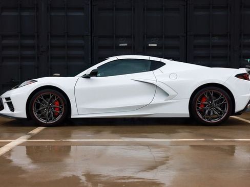 Used 2025 Chevrolet Corvette Stingray Coupe w/ 1LT RWD image 4