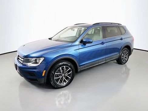 Used 2019 Volkswagen Tiguan SE w/ Panoramic Sunroof Package image 3