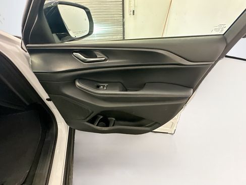 Used 2024 Jeep Grand Cherokee Altitude AWD/4WD image 34