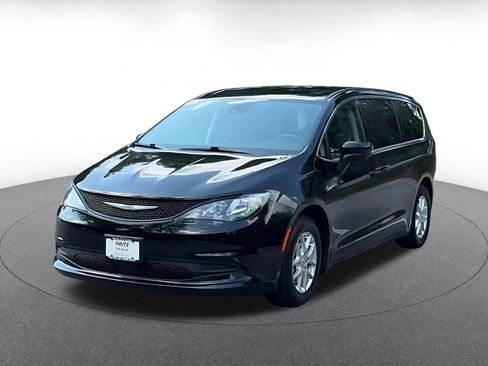Used 2024 Chrysler Voyager LX FWD image 7