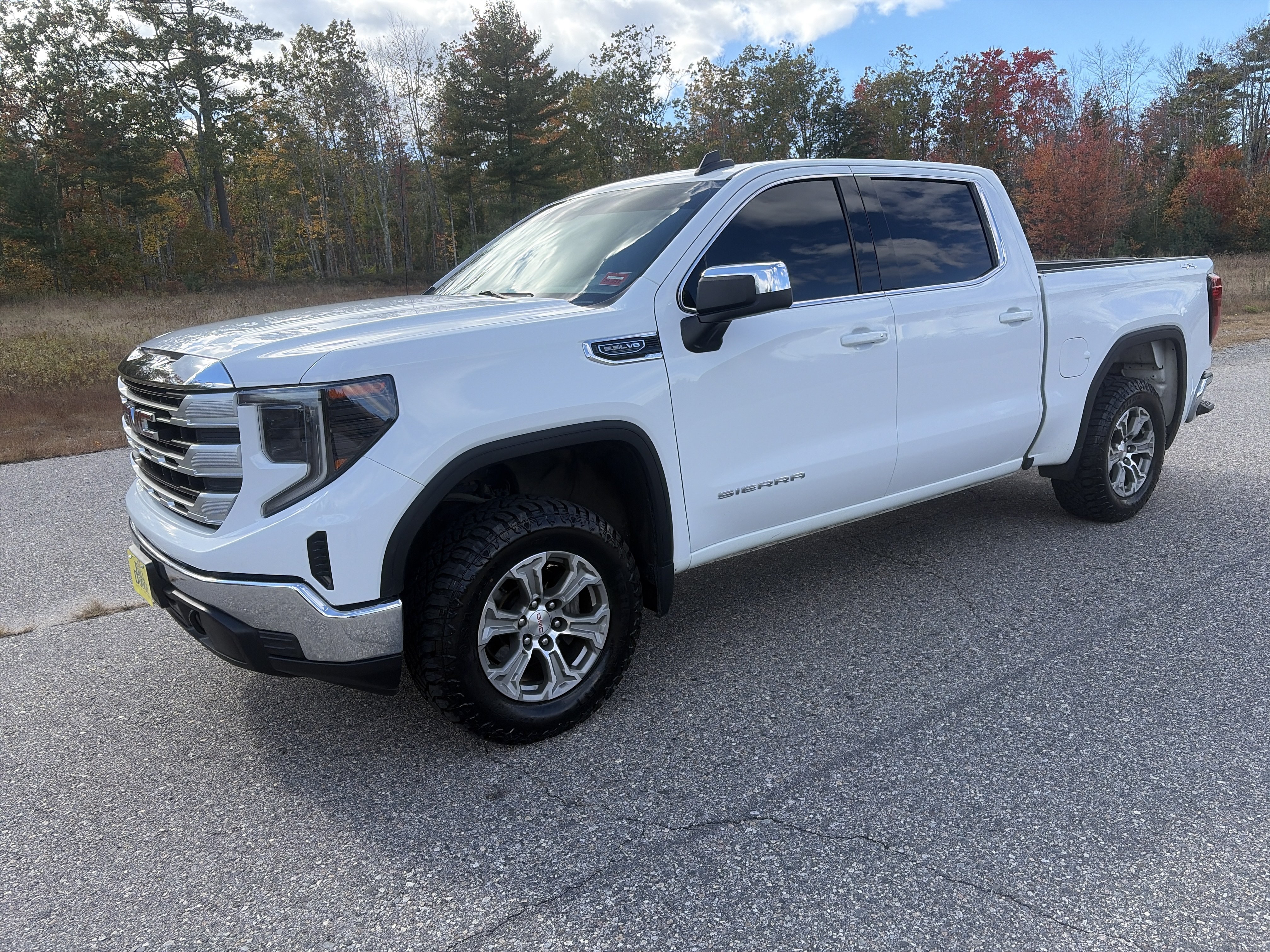 Used 2022 GMC Sierra 1500 SLE AWD/4WD image 1