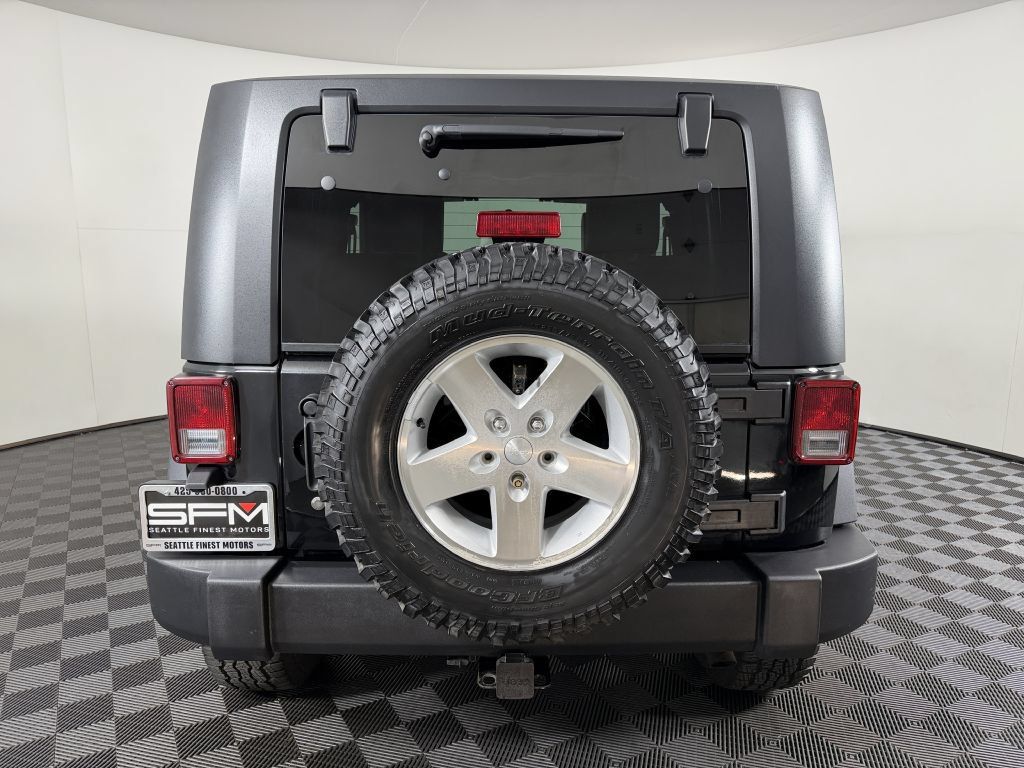 Used 2007 Jeep Wrangler Rubicon w/ Dual Top Group AWD/4WD image 7
