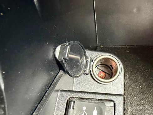 Used 2016 Toyota Camry LE image 33