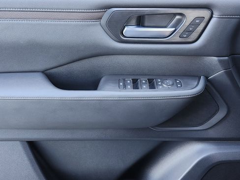 Used 2025 Nissan Armada SL w/ Captain's Chari Seat Package image 40