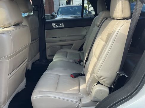 Used 2014 Ford Explorer XLT w/ Equipment Group 202A image 11