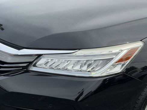 Used 2017 Honda Accord Touring image 24