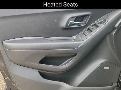 Certified 2020 Chevrolet Trax LT w/ Sun & Sound Package image 9