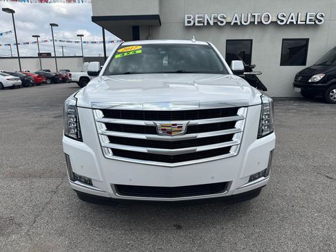 Used 2017 Cadillac Escalade Luxury AWD/4WD image 3