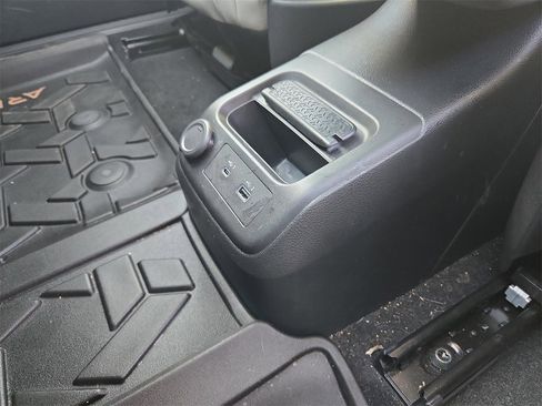 Used 2024 Nissan Ariya Evolve+ image 16