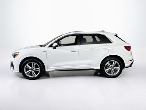Used 2020 Audi Q3 2.0T Premium w/ Convenience Package AWD/4WD image 2