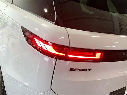 Used 2025 Land Rover Range Rover Sport Dynamic SE image 28