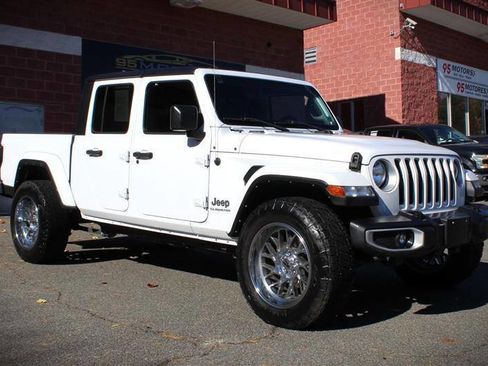 Used 2022 Jeep Gladiator Overland w/ Popular Equipment Package AWD/4WD image 7