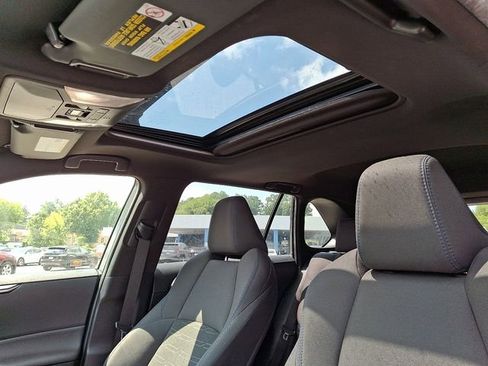 Used 2022 Toyota RAV4 SE image 18