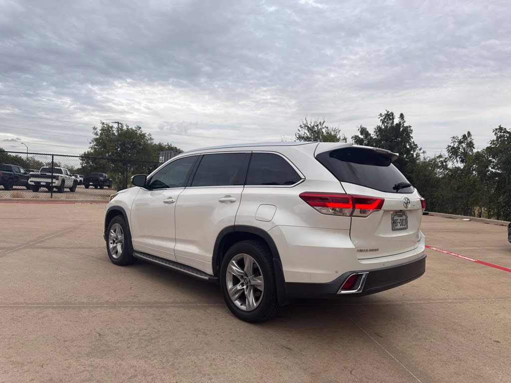 Used 2019 Toyota Highlander Limited FWD image 3