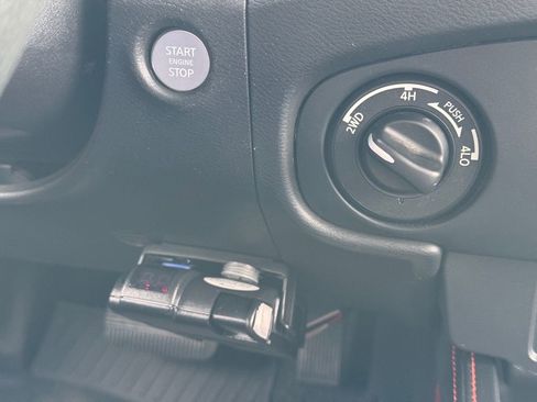 Used 2022 Nissan Frontier PRO-4X w/ Technology Package image 21