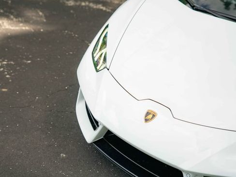 Used 2019 Lamborghini Huracan LP 580-2 RWD image 33