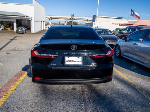 Used 2025 Toyota Camry LE image 8