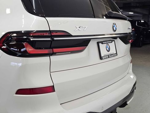 Used 2023 BMW X7 xDrive40i w/ M Sport Package image 7