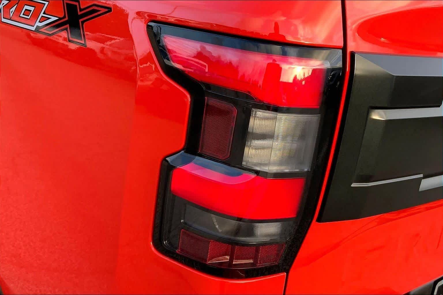 Used 2025 Nissan Frontier Pro-X w/ Tow Package RWD image 28