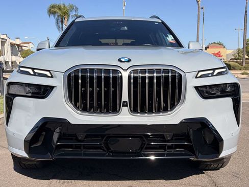 Used 2024 BMW X7 xDrive40i w/ M Sport Package AWD/4WD image 11