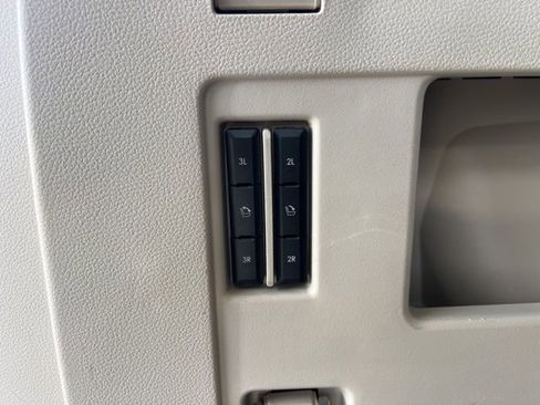 Used 2019 Lincoln Navigator Reserve image 16