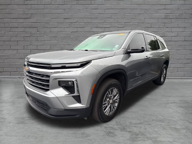 Used 2025 Chevrolet Traverse LT FWD image 9