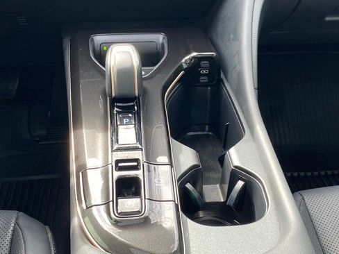 Used 2025 Toyota Crown Platinum image 21