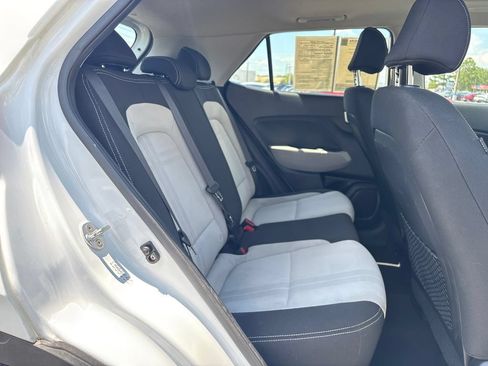 Used 2023 Hyundai Venue SEL FWD image 30