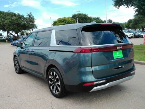 Used 2024 Kia Carnival EX FWD image 9