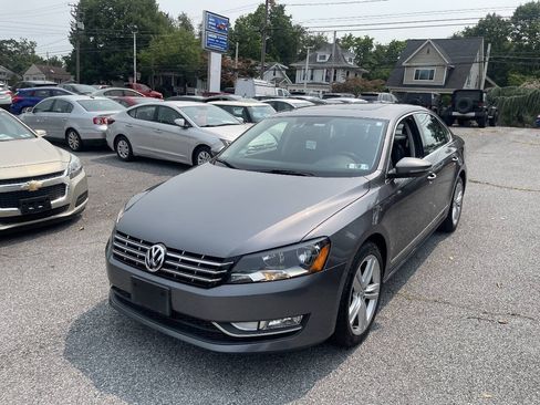 Used 2012 Volkswagen Passat 3.6 SEL Premium FWD image 2