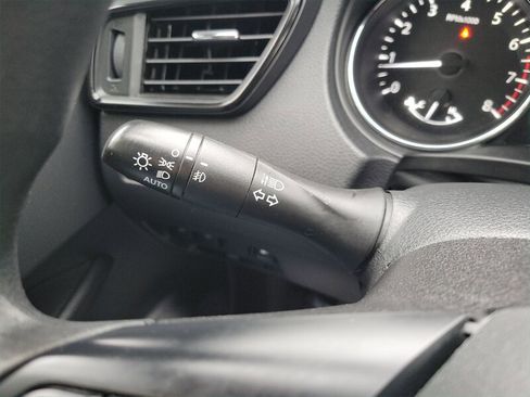 Used 2019 Nissan Rogue SV AWD/4WD image 17
