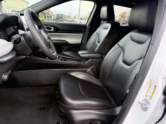Certified 2025 Jeep Compass Limited AWD/4WD image 17