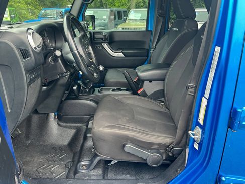 Used 2016 Jeep Wrangler Unlimited Rubicon AWD/4WD image 15