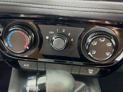 Used 2016 Honda HR-V LX image 17