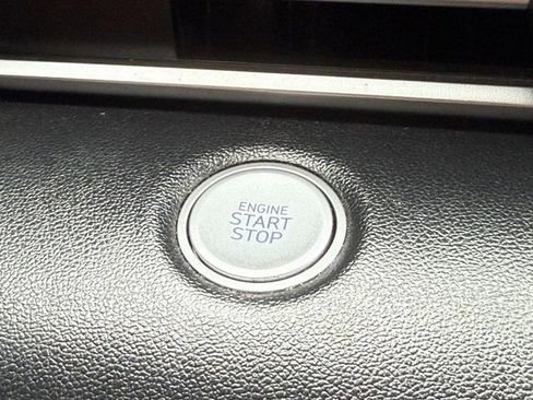 Used 2022 Hyundai Elantra SEL w/ Convenience Package image 15