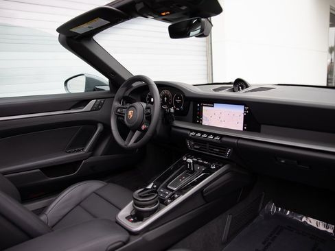 Certified 2025 Porsche 911 Carrera image 21