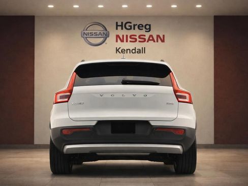 Used 2024 Volvo XC40 B5 Core AWD/4WD image 6