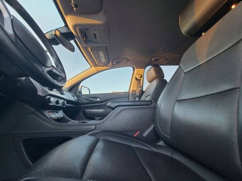 Used 2023 GMC Acadia SLT w/ Trailering Package image 18