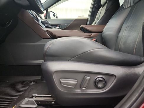 Used 2021 Toyota Venza XLE w/ Softex Package image 14