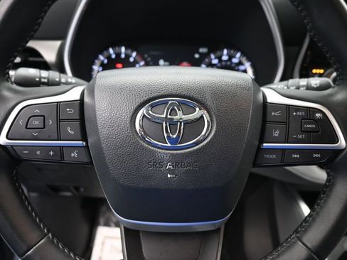 Used 2023 Toyota Highlander XLE AWD/4WD image 20