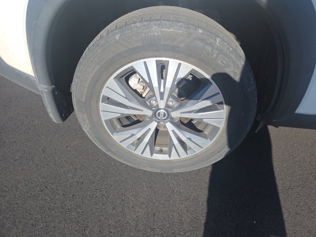 Used 2021 Nissan Rogue SV w/ Premium Package FWD image 17