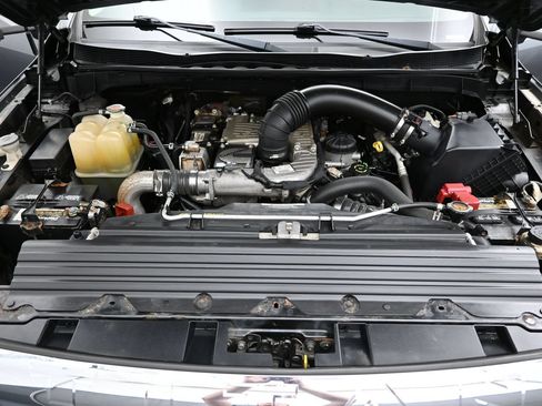 Used 2017 Nissan Titan SV AWD/4WD image 8