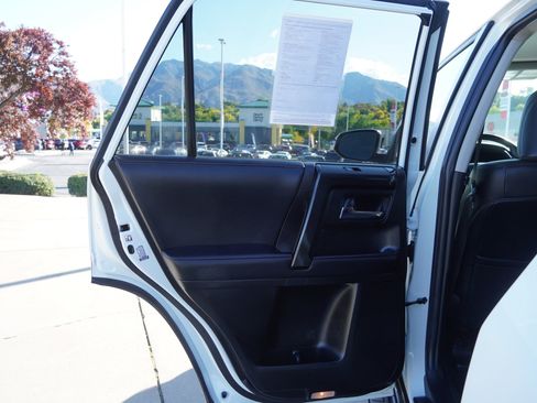 Certified 2022 Toyota 4Runner TRD Off-Road Premium image 21