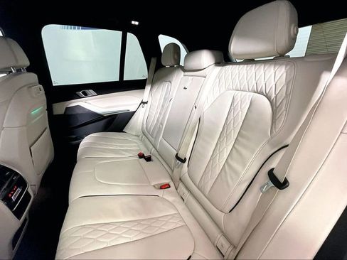 Used 2019 BMW X5 xDrive40i w/ Luxury Seating Package AWD/4WD image 21