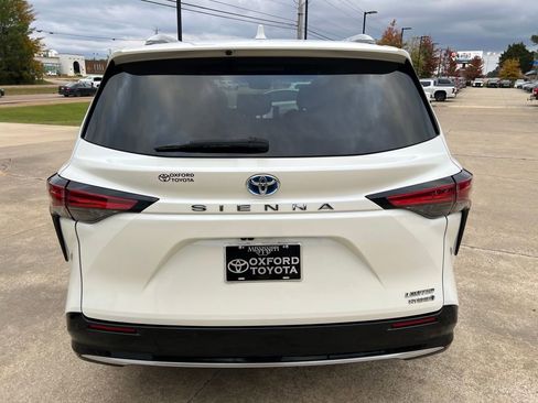 Used 2021 Toyota Sienna Limited image 34