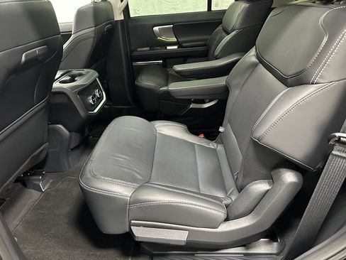 Used 2025 Ford Expedition Platinum AWD/4WD image 41
