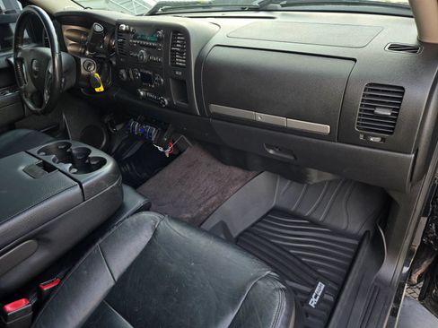 Used 2014 GMC Sierra 2500 SLE w/ SLE Preferred Package AWD/4WD image 2