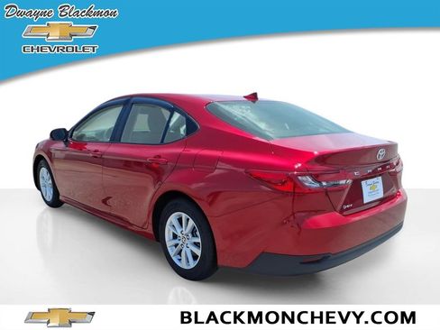 Used 2025 Toyota Camry LE FWD image 5